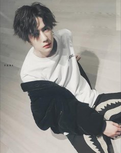 ​95后最受欢迎明星榜单，王俊凯第三，蔡徐坤第二，榜首无人能敌