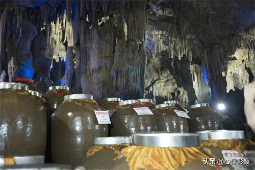溶洞藏酒价值上千万！100多坛陈酿藏茅台镇唯一的地下天然溶洞