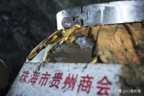 溶洞藏酒价值上千万！100多坛陈酿藏茅台镇唯一的地下天然溶洞