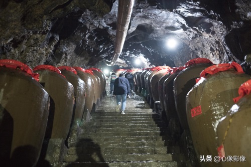 溶洞藏酒价值上千万！100多坛陈酿藏茅台镇唯一的地下天然溶洞