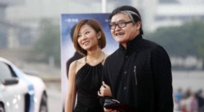 ​54岁刘欢和26岁女儿近照，网友：还好女儿长相不随爸爸