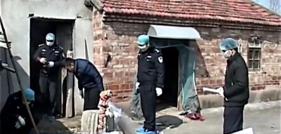 ​江苏淮安某村庄发生凶杀案，妇人持刀砍死老伴后尸体埋藏家门口