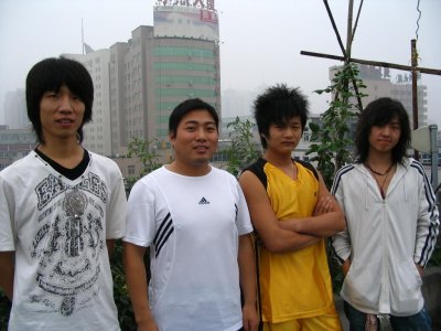 ​15年前，郑州四个草根青年拍出了红遍全网的短视频《民工也疯狂》