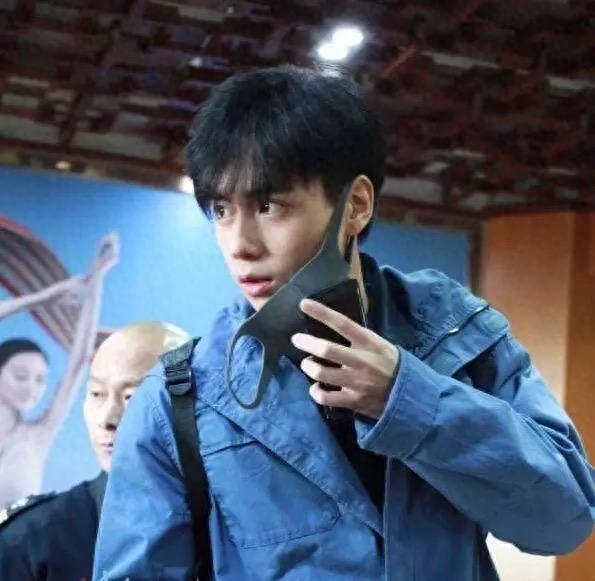 实拍：胡一天3年前素颜照片曝光，原来私下他是这个样子！