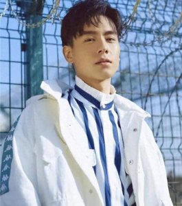 ​实拍：胡一天3年前素颜照片曝光，原来私下他是这个样子！