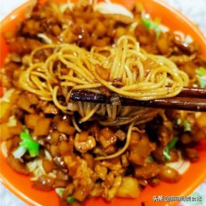 ​用土豆来做一碗香滋滋的《炸酱面》做法，大家快来看看吧