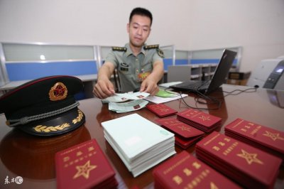 ​现役军人转文职，究竟何去何从？