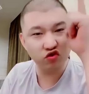 ​无限期封禁！二驴炒作摆拍事件曝光，被官方通报