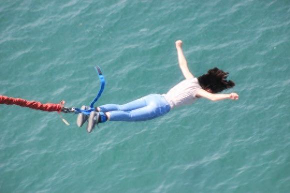 蹦极是一种什么体验