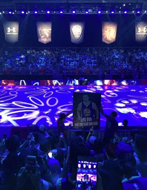 库里中国行广州站现场：双手运球＋超远三分惹全场球迷高呼MVP