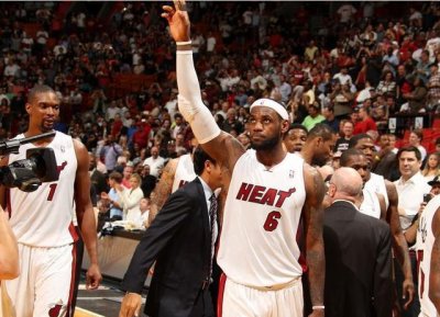 ​詹姆斯生涯五大高分比赛：这难道不算得分手？