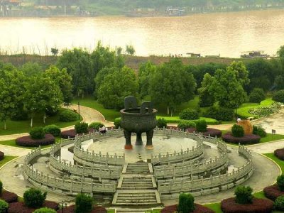 ​赣州龟角尾公园，相传，客家先民南迁溯赣江而上就在龟角尾登陆