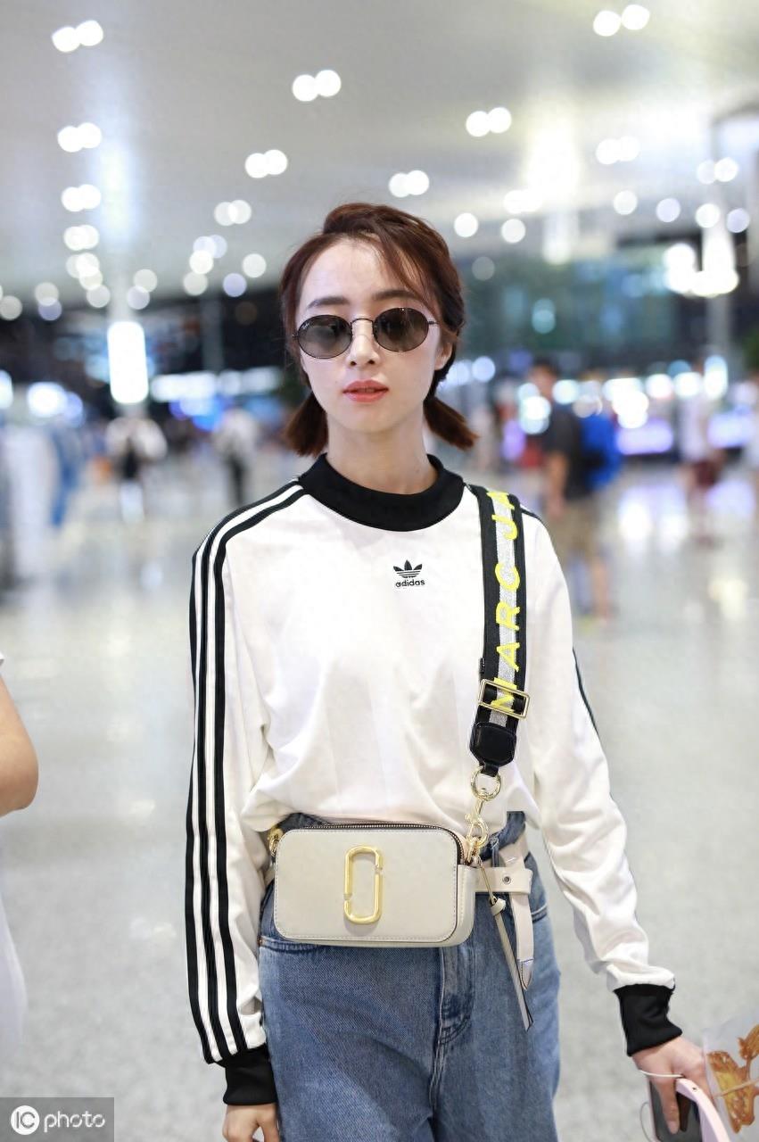 胡冰卿个人照合辑，“藕节辫”好个性