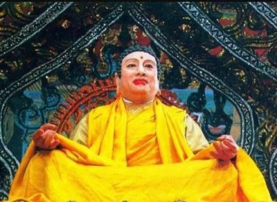 ​他是如来佛祖扮演者，去泰国买佛像，却发现都是照自己的模样塑造