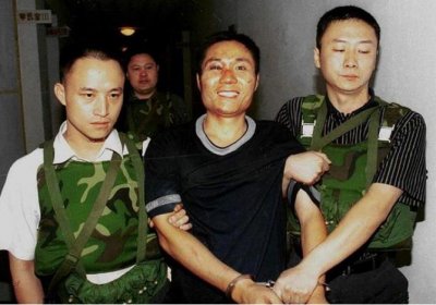 ​湖南第一悍匪张君，6年杀26人，扬言不怕死，被判死刑后痛哭流涕