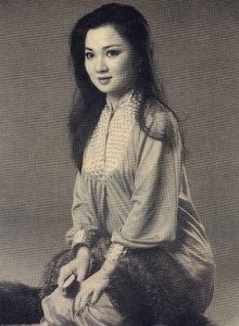 ​她是小S的前辈，结婚5年被丈夫抛弃女儿惨死，今64岁孑然一身