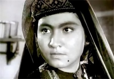 ​《冰山上的来客》古兰丹姆现状：遵母命未从影，47岁从粮店病退