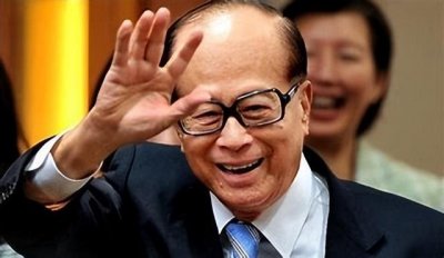 ​李嘉诚司机：月薪6000，却拒绝李嘉诚给的1000万支票，还嫌他小气