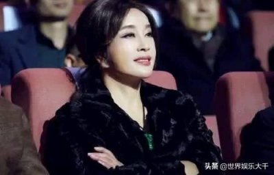 ​刘晓庆与亲友聚会即兴表演，还晒出视频，再次遭网友吐槽