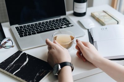 ​我，三甲医院的骨科医生，副主任，告诉你收入有多少？压力大吗？