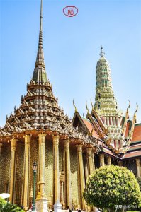 ​泰国三大国宝之一，玉石雕成黄金护体，泰国国王每年都去给它更衣