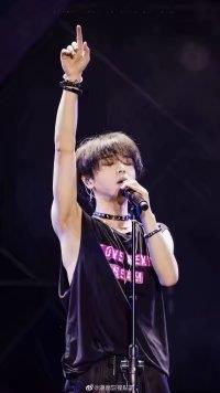 华晨宇全面屏高清壁纸