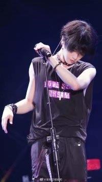 华晨宇全面屏高清壁纸