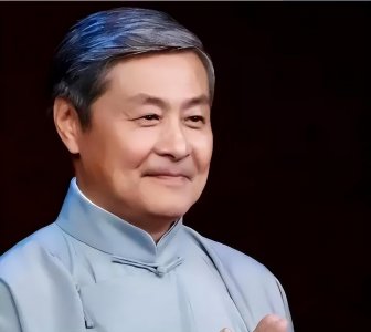 ​相声演员：刘伟当红时抛下冯巩出国，再回首已没他的舞台