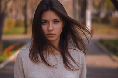 ​俄罗斯美女，青春活力+空姐风采+民族传统风