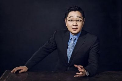 ​从央视名嘴到网综主持人，张绍刚为什么会跌落神坛，他经历了什么