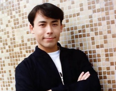 ​恭喜！香港知名男星小21岁娇妻疑怀二胎，身材丰满打扮像网红