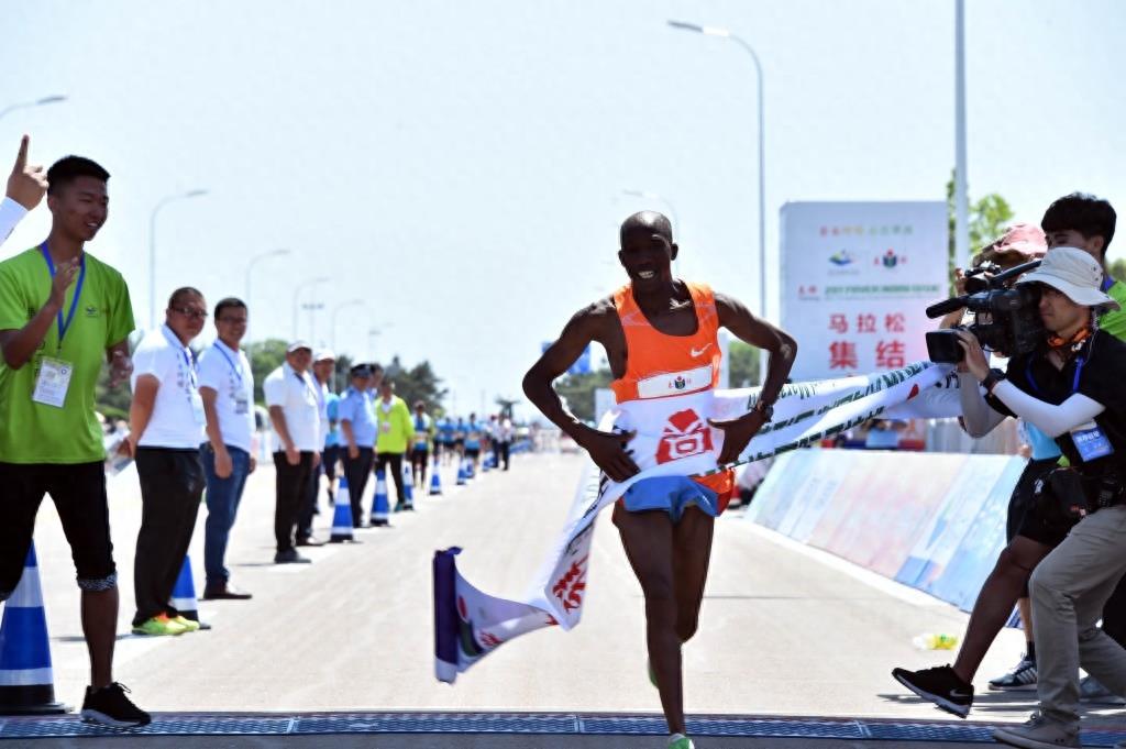 马拉松——荣成滨海国际马拉松赛开跑