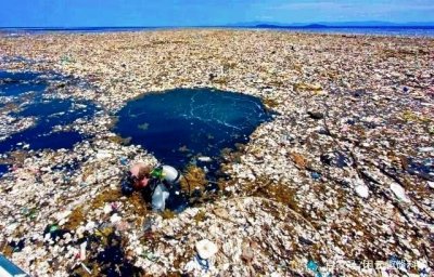 ​每年800万吨垃圾流入海洋，造就了让人触目惊心的“第八大陆”