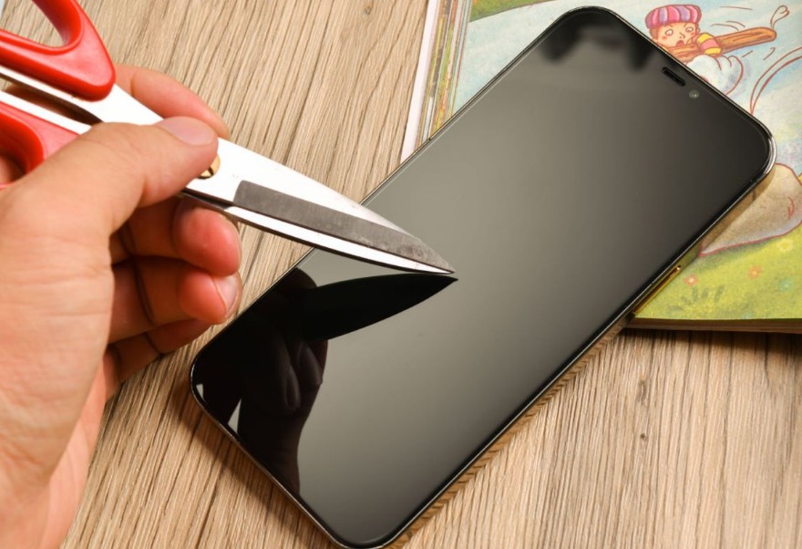 水凝膜怎么贴(分享最硬核的水凝膜贴法教程)