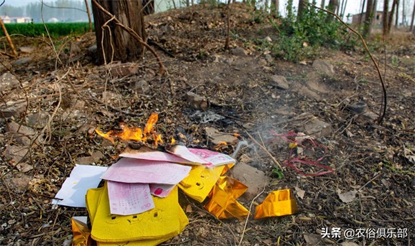 上坟回来进家注意事项(从坟地回来不能进别人家)