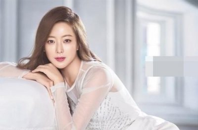 ​金喜善为爱退圈七年，结婚13年育有一女，丈夫是韩国有名高富帅