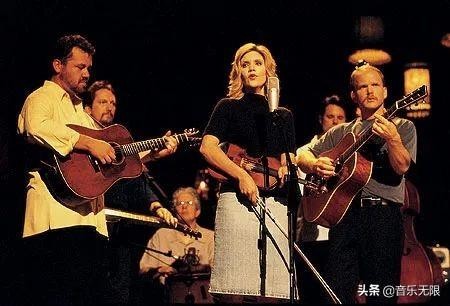 格莱美历史上最年轻获奖者（历史上荣获格莱美奖最多的她）(2)