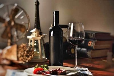 ​红酒打开多久不能喝了 红酒热量高吗