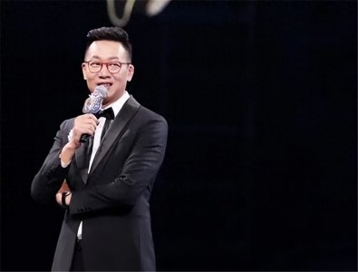 ​主持人林海，两任妻子都是同行，如今51岁生活十分幸福