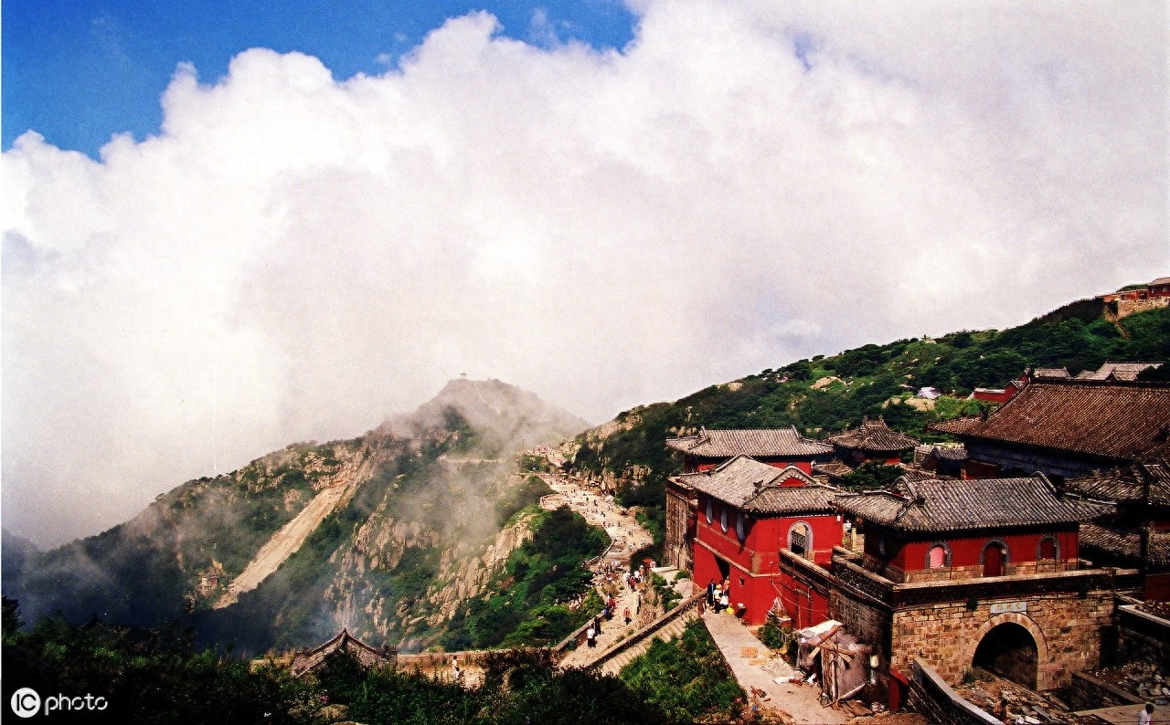 它被誉为“天下第一山”，从古至今名誉很高