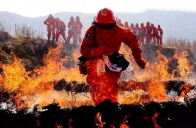 ​铭记英雄！30名英雄凉山木里救火牺牲1周年