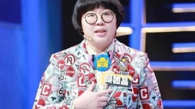 ​颜如晶：从辩论竞技场到综艺舞台的璀璨蜕变之旅