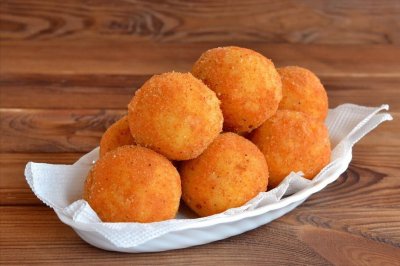 ​炸汤圆，不能直接下油锅，多做2步，汤圆金黄酥脆，不爆裂不露馅