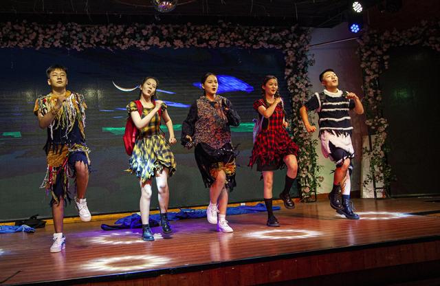 少儿单人舞台剧(阜阳首部大型儿童音乐舞台剧暑假带着孩子一起追梦)(1)