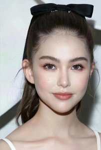 ​从青涩少女到人生赢家！昆凌22岁嫁大14岁周杰伦，背后故事