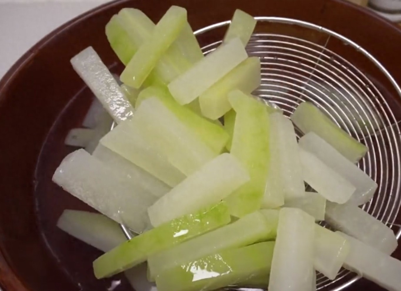 自制冬瓜糖，直接当零食也能做糕点，做法详细，几分钟就看懂