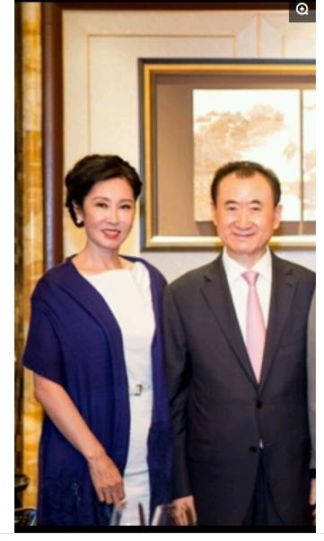 王健林老婆林宁，自己拥有投资集团，气质不凡，背景深厚