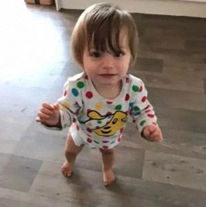 ​英国两岁孩子活活饿死家中，竟然没人知道，真的太惨了！