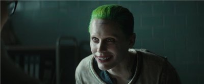 ​牙齿眉毛个性嬉皮！导演发莱托版小丑早期化妆照