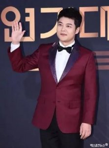 ​前前女友是超模，前女友是女主播，月薪超过3亿的国民MC—全炫茂